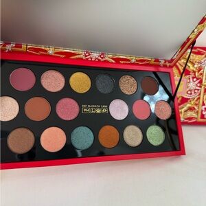 Pat McGrath Multi-Color Eyeshadow Palette - Red Edition